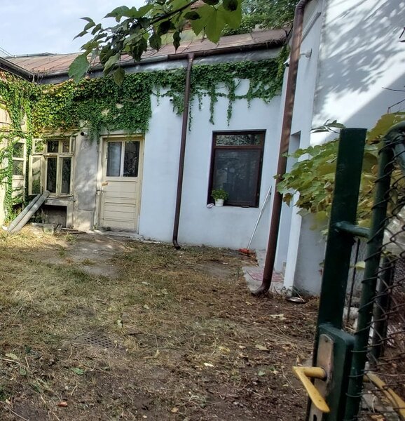 Universitate, Ultracentral, imobil in curte comuna